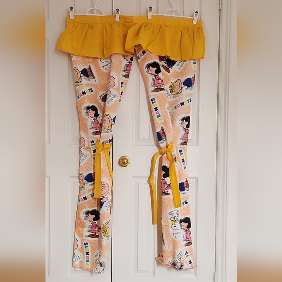 Peanuts Curtain - Picture 4 of 5